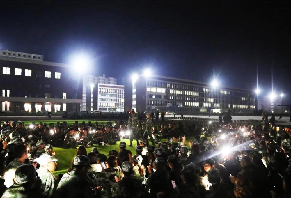 晚上軍訓——拉歌現(xiàn)場