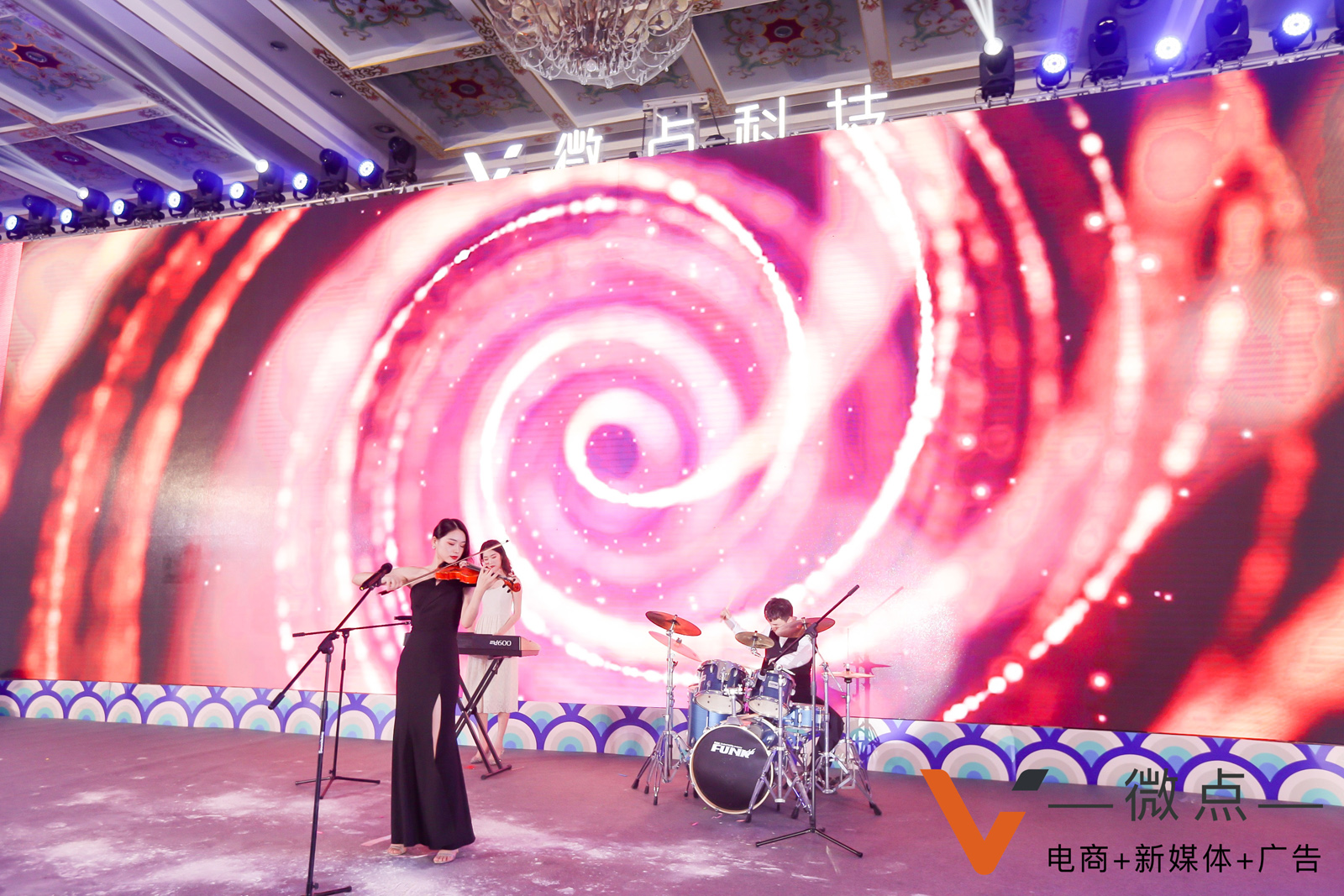 小提琴、電子、+架子鼓組合演奏