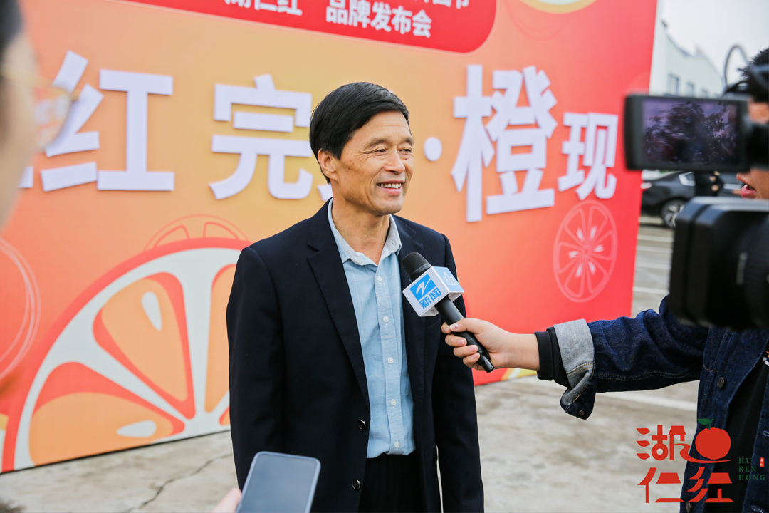 湖仁村百果園開(kāi)園節(jié)現(xiàn)場(chǎng)記者采訪(fǎng)