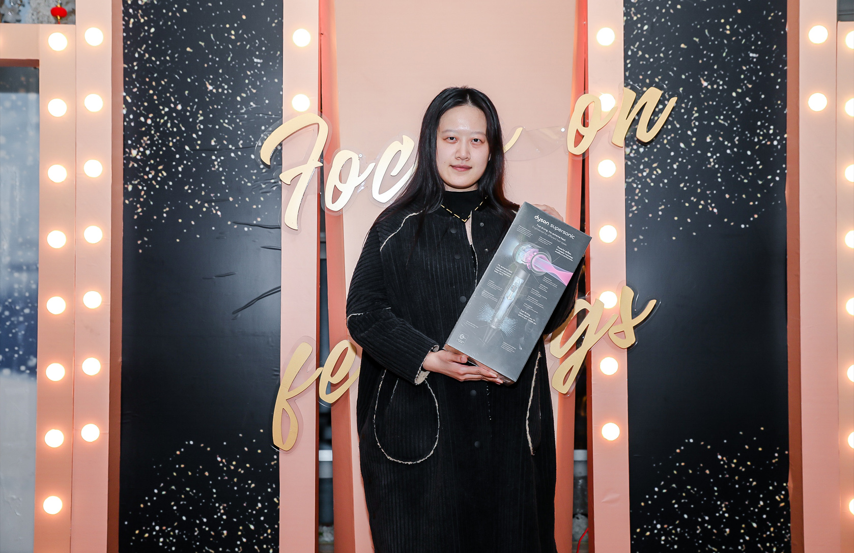 小伙伴們上臺領(lǐng)獎(jiǎng)